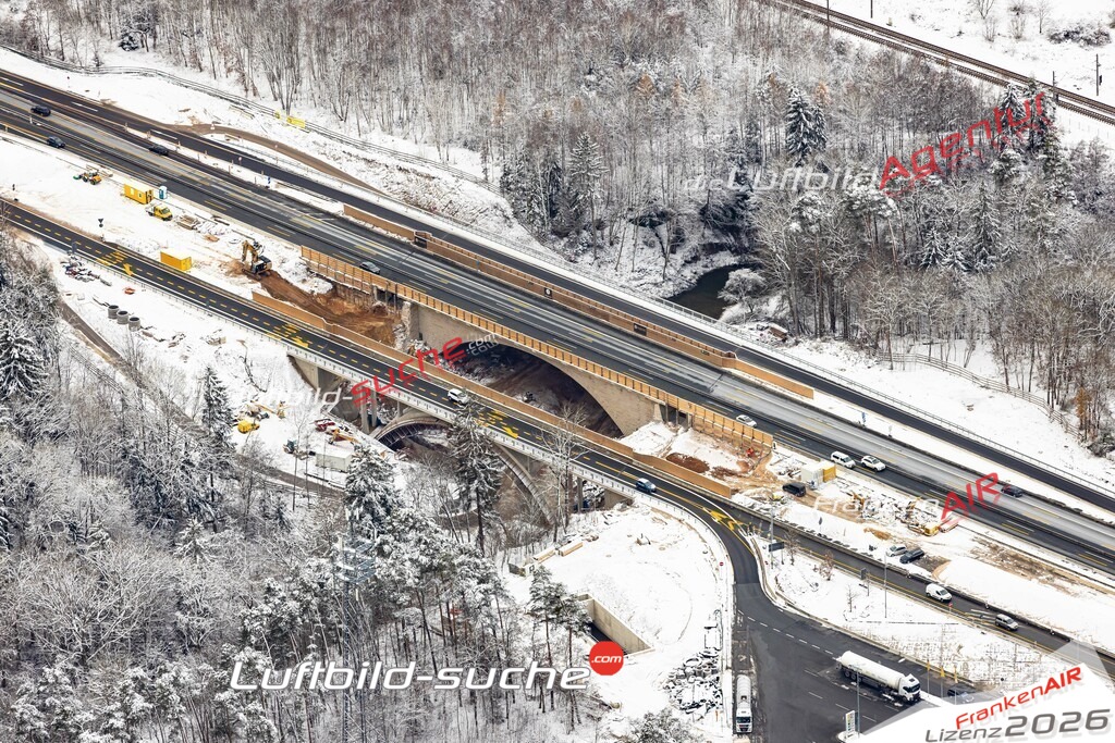 Das Luftbild zeigt : Baustelle Schwarzach Brücke Schwarzenbruck - Die Luftaufnahme wurde 2023 vom UL-Flugzeug aus erstellt ( keine Drohne ) - Hochauflösende Luftaufnahme - Für grossformatige Ausdrucke geeignet. Die Geschenkidee !Mit Lizenz und Bildrechte bestellbar