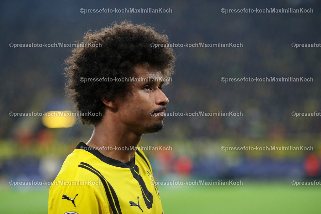 BVB01102402206 | 01.10.2024, Fußball, UEFA Champions League, Borussia Dortmund - Celtic Glasgow, 2. Spieltag, Signal Iduna Park, Saison 2024 2025: Karim Adeyemi (BVB #27) muss verletzt das Spielfeld verlassen Verletzung Enttäuschung Enttäuscht Schmerzen