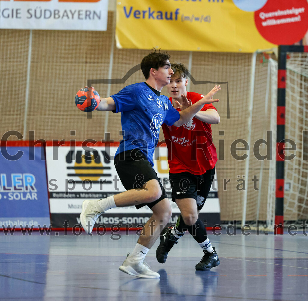 2022-12-17_016_SV_Anzing_gegen_TSV_Simbach | Anzing, Deutschland, 17.12.2022:
Handball, Bayernliga männliche A-Jugend 2022 / 2023, 9. Spieltag, SV Anzing gegen TSV Simbach, Endergebnis: 39:30

Tobias Plaza (TSV Simbach, #94), Paavo Hofmann (SV Anzing, #11)

Foto: Christian Riedel / fotografie-riedel.net