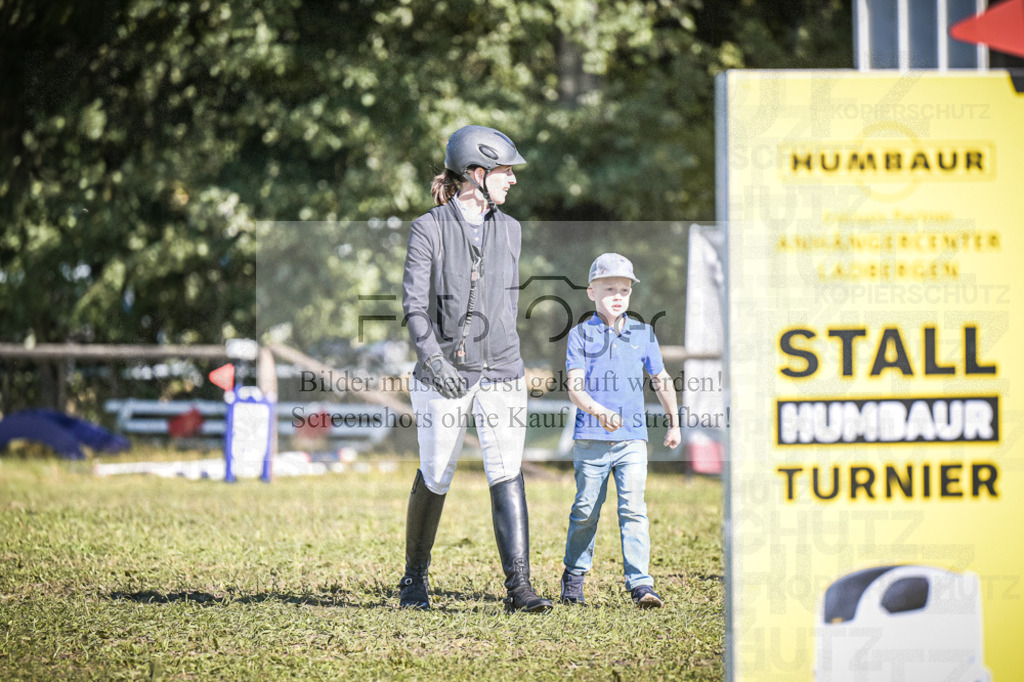 DOS_0039 | Entdecke hochwertige Reitturnierfotos von Foto Oger. Professionell, emotional und authentisch – jetzt Lieblingsmomente im Shop bestellen.Deutschlandweite Turnierfotografie. - Realisiert mit Pictrs.com