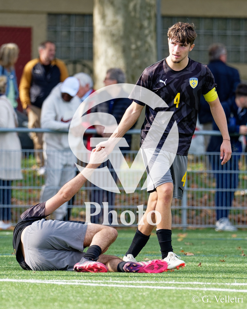 Youth League A - CS Italien - FC Plan-les-Ouates | Loan Immer(C) (4 FC Plan-les-Ouates) durant le match de Youth League A entre CS Italien et FC Plan-les-Ouates au Stade du Bois-de-la-Bâtie à Petit-Lancy, Suisse