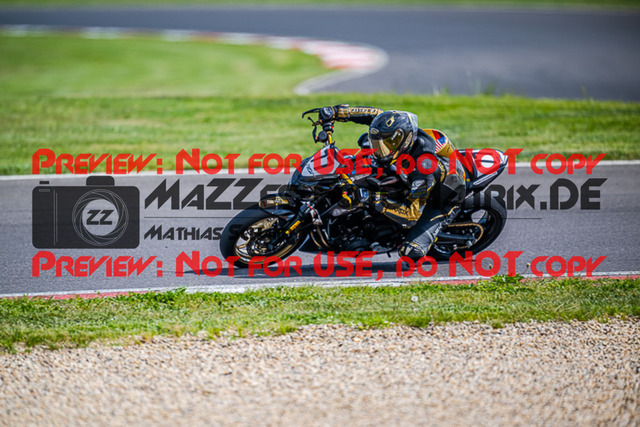 MaZZes_FotoMatrix_220506_91246 | Fotograf Mathias Schmid
Sportfotograf,
Eventfotograf,
Hochzeitsfotograf,
Portraitfotograf