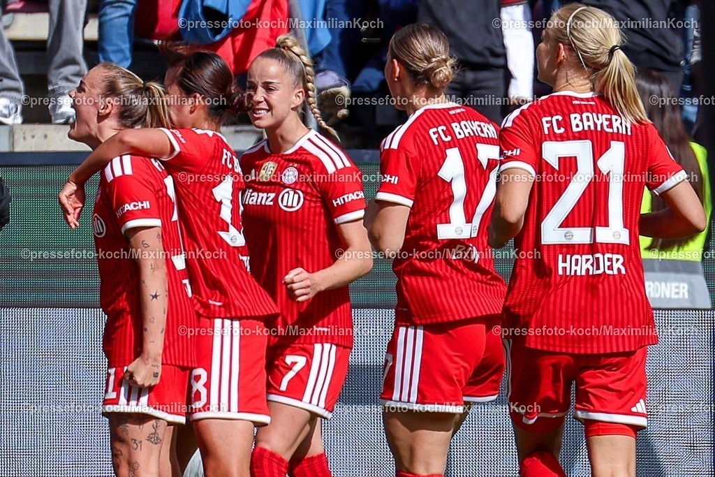 xsscx14052601022a | 2026.05.14, xsscx, Fußball, Finale DFB-Pokal Frauen, VfL Wolfsburg -  FC Bayern München, Saison 2025 2026, Rhein-Energie-Stadion in Köln: Torjubel nach dem Tor zum 0:1 durch Torschützin Georgia Stanway (FC Bayern München #31) mit Momoko Tanikawa (FC Bayern München #18), Giulia Gwinn (FC Bayern München #7) Klara Bühl (FC Bayern München #17), Pernille Harder (FC Bayern München #21) DFB regulations prohibit any use of photographs as image sequences and or quasi-video. Photo: xSandraxScherningxPressefotoKochx