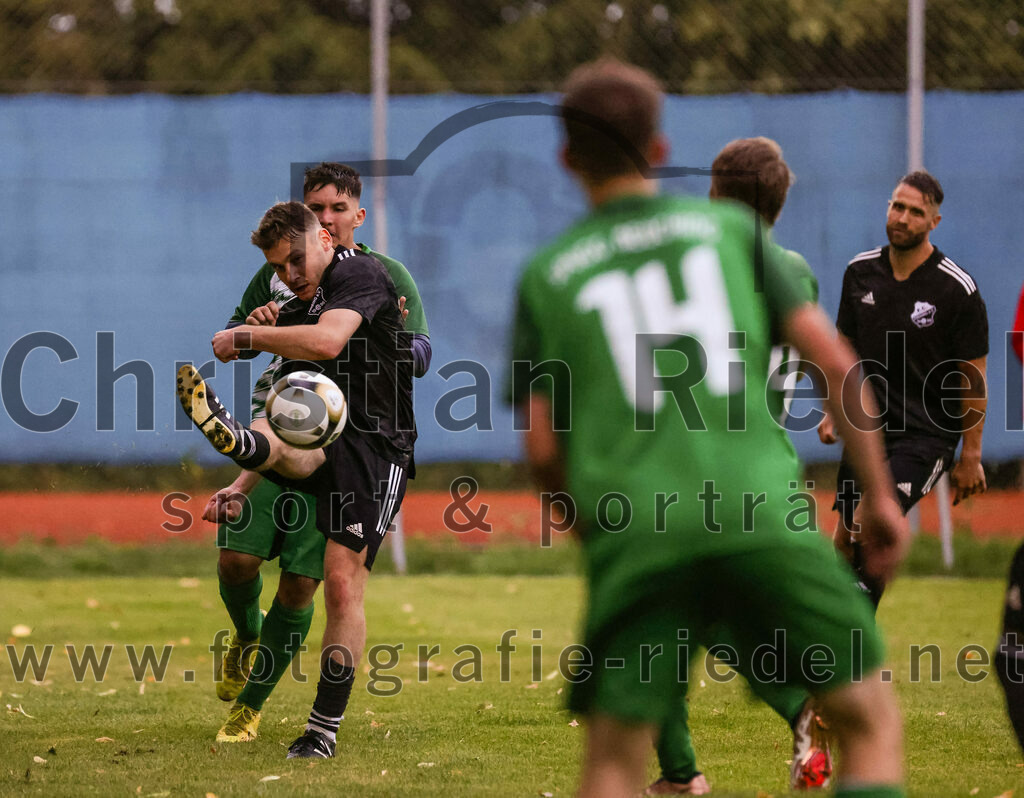 2023-07-25_124_SpVgg_Neuching_gegen_FC_Finsing | Neuching, Deutschland, 25.07.2023:
Fußball, A-Klasse 2023 / 2024, Toto Pokal, SpVgg Neuching gegen FC Finsing, Endergebnis: 2:4

Antonio Zuparic (SpVgg Neuching, #18), Patrick Forchhammer (FC Finsing, #13)

Foto: Christian Riedel / fotografie-riedel.net