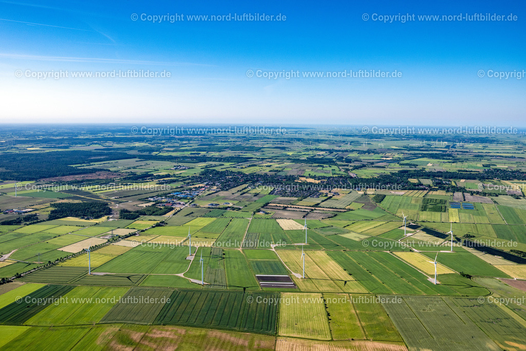 Süderlüngum_ELS_7605100623 | SüDERLüGUM 10.06.2023 Ortsansicht am Rande von landwirtschaftlichen Feldern und Nutzflächen in Süderlügum im Bundesland Schleswig-Holstein, Deutschland. // Village view on the edge of agricultural fields and land in Suederluegum in the state Schleswig-Holstein, Germany. Foto: Martin Elsen