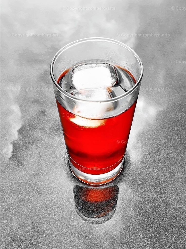Aperitif | Aperitif, Digestif, Glas mit roter Flüssigkeit, Cocktail, Drink, Sundowner