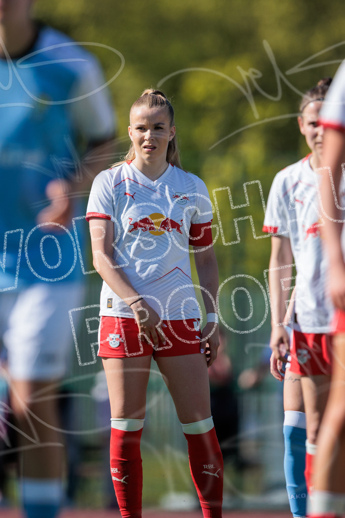 Gipfeltreffen der Frauen: Finale um den Sachsenlotto Landespokal 2026 | Am 1. Mai 2026 trafen im Endspiel des Sachsenlotto Landespokals die Frauen des Chemnitzer FC und die zweite Mannschaft von RasenBallsport Leipzig aufeinander. Vor stimmungsvoller Kulisse kämpften beide Teams ab 15:00 Uhr um die begehrte Trophäe des sächsischen Fußballs. Diese Galerie zeigt die Highlights, packende Zweikämpfe und die emotionalsten Momente des Finaltags. - Realisiert mit Pictrs.com