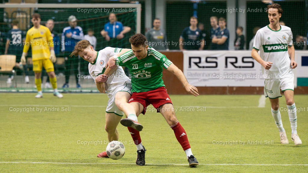 Vorrunde - Gruppe A - MTSV Hohenwestedt vs PSV Neumünster | Ramon Busse (MTSV #20) / Lucas Schulze (PSV #27) // 44. RS-Reifenhandel-Cup 2024 / Vorrunde - Gruppe A - MTSV Hohenwestedt vs PSV Neumünster / Holstenhalle 1 / Neumünster / 26.12.24 - Realisiert mit Pictrs.com