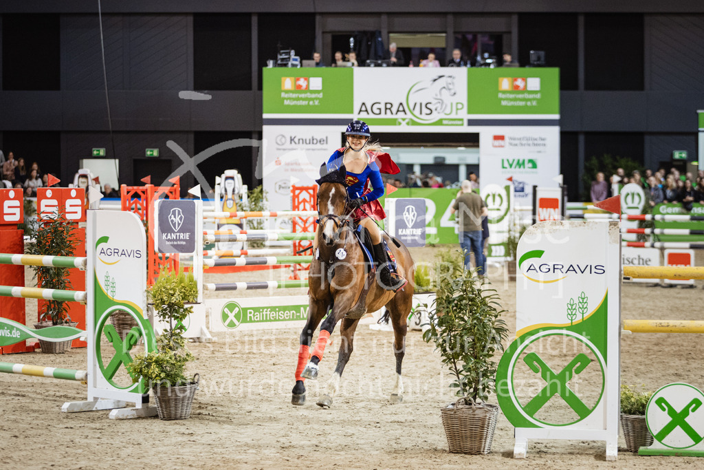 240113_Münster_Kostümspringen-389 | Deine schönsten Turniermomente als professionelle Fotos! Entdecke hochwertige Pferdesport-Fotografie im Online-Shop. Jetzt Fotos finden & bestellen!