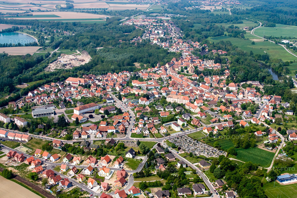 Aerial view: View of the town from the east in the district Neulauterburg in Lauterbourg in the state Bas-Rhin, France. – Photo: IMG_18159.jpg taken on 05/03/2009 by Werner Riehm/FLY-FOTO.com – Resolution of the original: 4029 x 2686 px