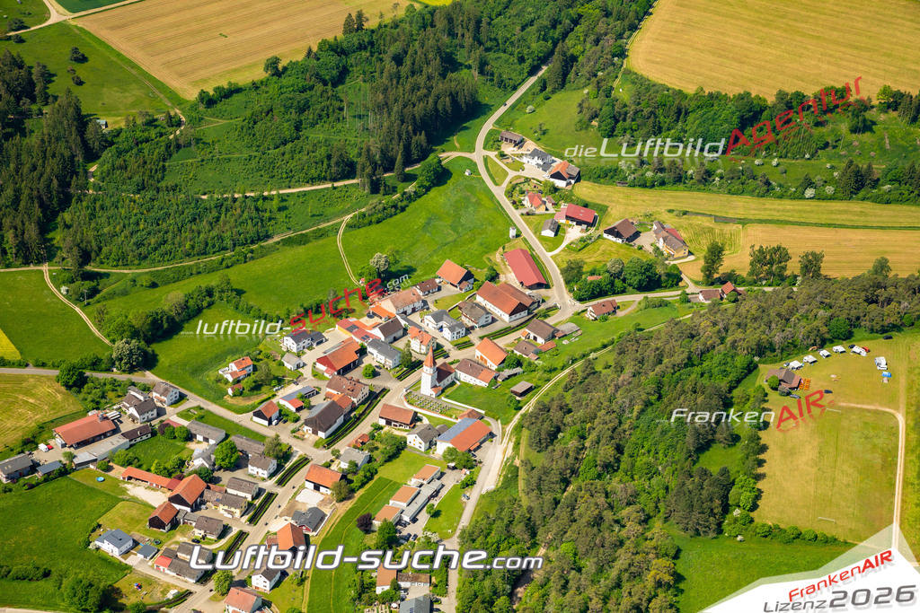 Das Luftbild zeigt Morsbach Titting - Die Luftaufnahme wurde 2023 vom UL-Flugzeug aus erstellt ( keine Drohne ) - Hochauflösende Luftaufnahme - Für grossformatige Ausdrucke geeignet. Die Geschenkidee !Mit Lizenz und Bildrechte bestellbar