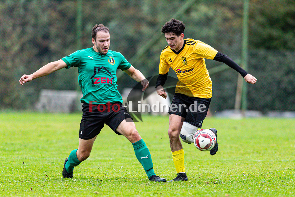 SV Wessobrunn-Haid vs TSV Schongau | Fußball A-Klasse Herren Oberbayern Zugspitze Gruppe 8, SV Wessobrunn-Haid vs TSV Schongau, 20241020,Zweikampf Benedikt LANG (Wessobrunn-Haid 3) und Moritz SCHWARZ (TSV Schongau 11),2024-10-20 in Wessobrunn (Sportplatz Wessobrunn), Benedikt LANG (Wessobrunn-Haid 3), Moritz SCHWARZ (TSV Schongau 11)Copyright: WolfgangxLindner www.foto-lindner.de