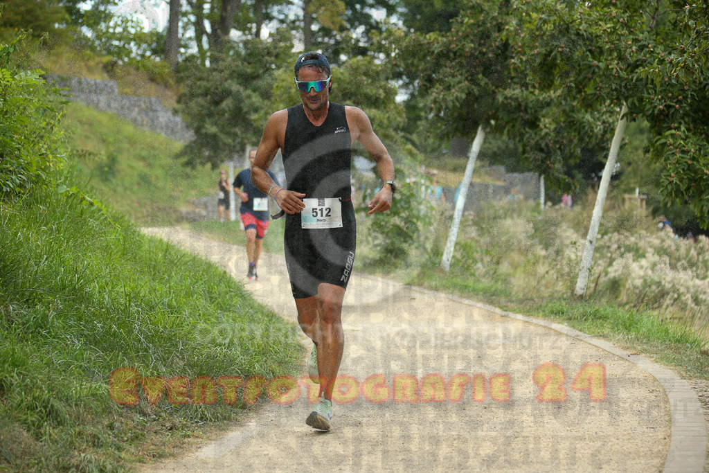250824_1422_EX1_6001 | Sportfotografie im Rhein-Sieg Kreis, Köln, Bonn, NRW, Rheinland Pfalz, Hessen, etc. Unser Tätigkeitsfeld umfasst den Laufsport vom Volkslauf über den Marathon, Duathlon, Triathon bis zum Ultralauf wie Kölnpfad Ultra oder Schindertrail.