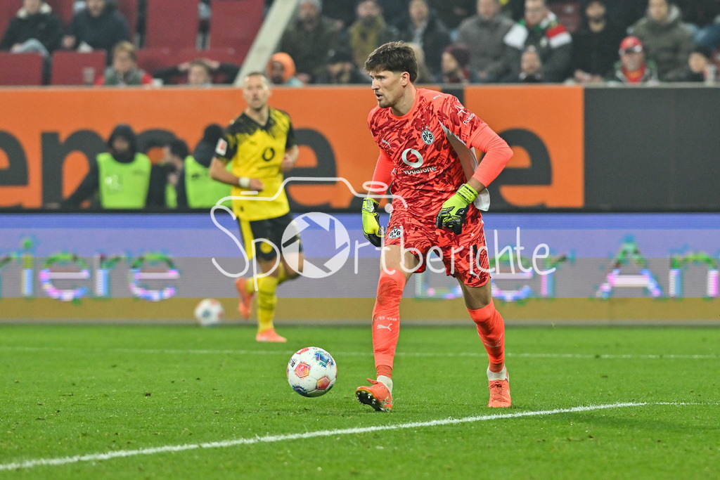 FC Augsburg - Borussia Dortmund | AUGSBURG, GERMANY - with ball  Gregor KOBEL (Borussia Dortmund 1) during the bundesliga match between FC Augsburg vs. Borussia Dortmund on matchday 9 at WWK Arena on October 31, 2025 in Augsburg, Germany / DFL REGULATIONS PROHIBIT ANY USE OF PHOTOGRAPHS AS IMAGE SEQUENCES AND/OR QUASI-VIDEO