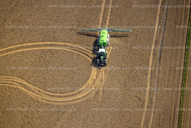 Breckerfeld240504835 | Luftbild, landwirtschaftliche Flächen, Traktor und Landmaschine bei der Feldarbeit, Formen und Farben, Brenscheid, Breckerfeld, Ruhrgebiet, Nordrhein-Westfalen, Deutschland
