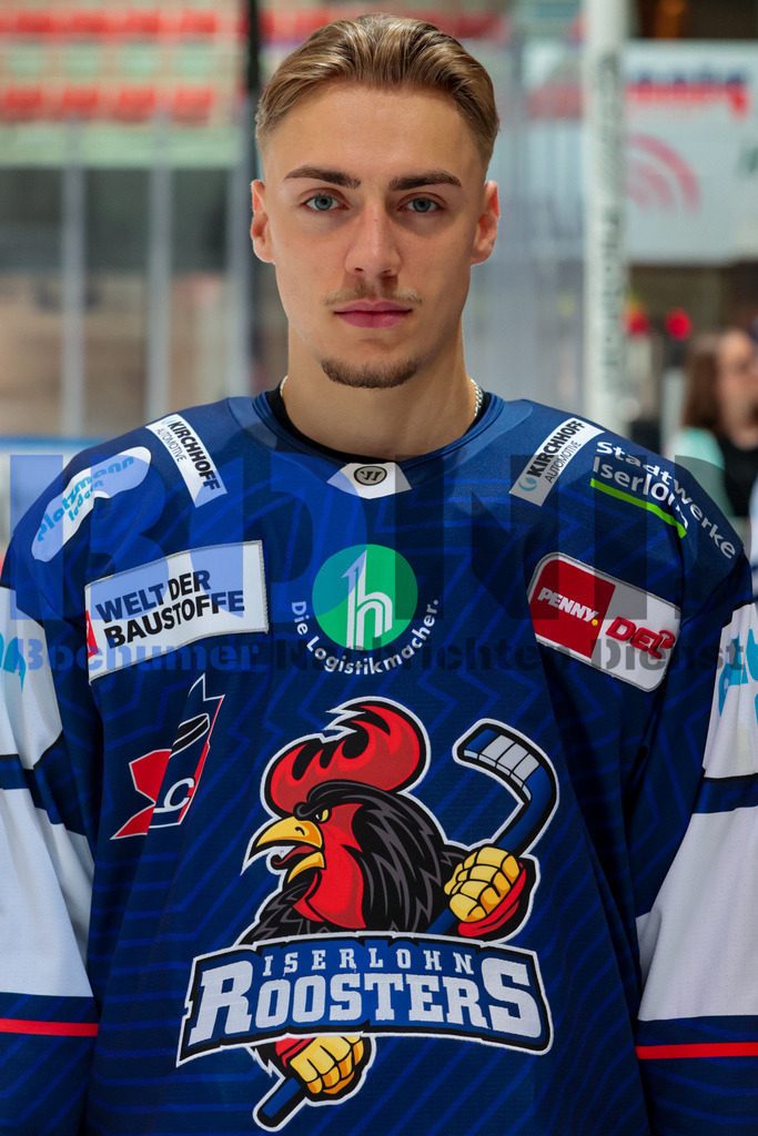 Deutsche Eishockey Liga (DEL): Iserlohn Roosters Teamshooting {date} -  | {headline}(Foto: Sebastian Sendlak / BOND) - Realisiert mit Pictrs.com