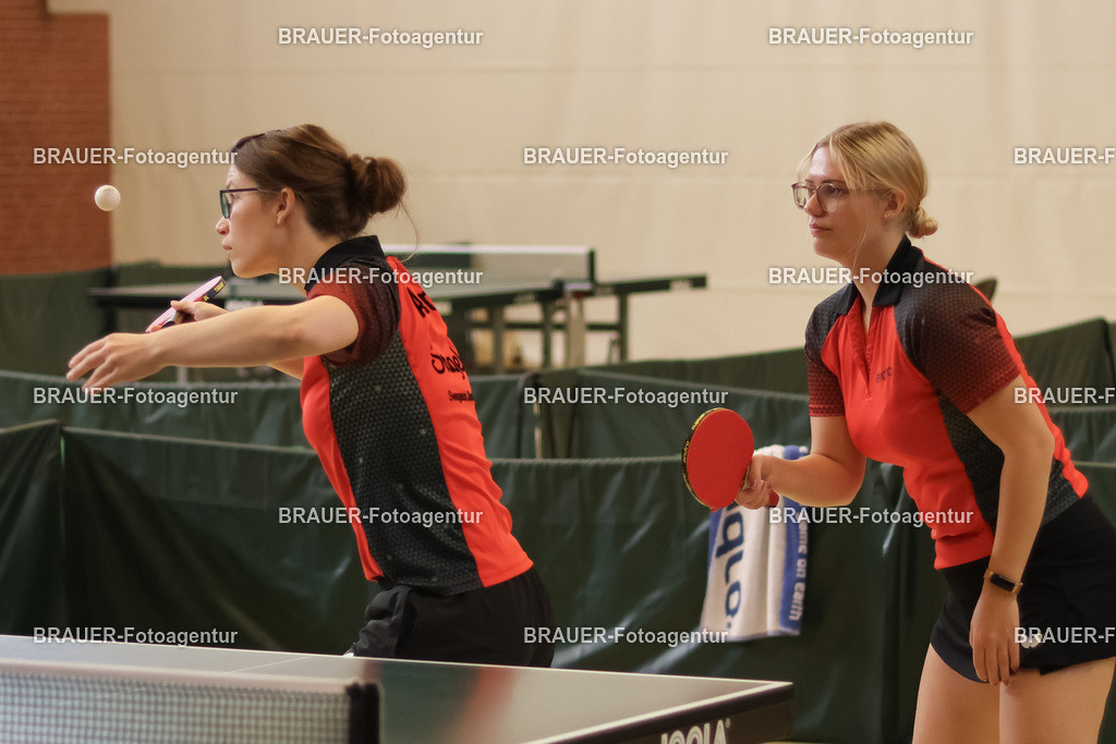 097_KFC_20230815_0001.JPG -  - KFC Uerdingen vs SF Baumberg - Oberliga Niederrhein | Krefeld, Deutschland, 03.09.23:   

Anrather TK RW Damen (li)Spix (re)Hartkopf

waehrend des Spiels der der NRW Liga zwischen Anrather TK RW Damen  vs 1. TTC SG Dülken in der Kicker-Halle Willich-Anrath   am 03. September  2023 in Willich Anrath. 

(Foto von Michael Adler / Brauer-Fotoagentur)

