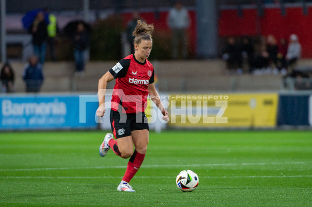 20240927_NSZ_6470 | Synne Skinnes Hansen (Bayer Leverkusen,No.10)DEU, Leverkusen, 27.09.2024 Fußball, Frauen, Google Pixel Frauen-Bundesliga, Saison 2024/2025, 4. Spieltag, Bayer 04 Leverkusen - TSG HoffenheimDIE DFB-RICHTLINIEN UNTERSAGEN JEGLICHE NUTZUNG VON FOTOS ALS SEQUENZBILDER UND/ODER VIDEOÄHNLICHE FOTOSTRECKEN - Realisiert mit Pictrs.com