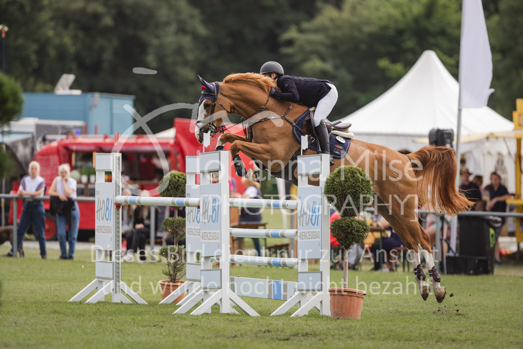 230715_LC_M1-Spr-605 | Deine schönsten Turniermomente als professionelle Fotos! Entdecke hochwertige Pferdesport-Fotografie im Online-Shop. Jetzt Fotos finden & bestellen!