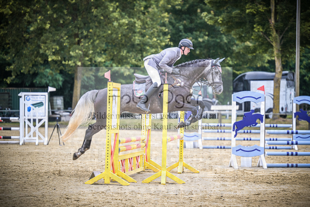 DOS_2953 | Entdecke hochwertige Reitturnierfotos von Foto Oger. Professionell, emotional und authentisch – jetzt Lieblingsmomente im Shop bestellen.Deutschlandweite Turnierfotografie. - Realisiert mit Pictrs.com