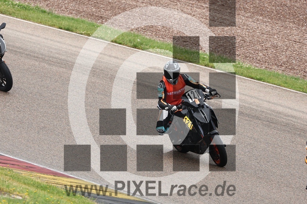 0121-20260630_12574 | Schöne Erinnerungen an spannende Momente - das festzuhalten ist unser Job. PIXELrace.de ist seit 2003 auf den Rennstrecken Europas unterwegs um die Action draußen beim Fahren und die wunderbare Stimmung imm Fahrerlager für euch einzufangen.
