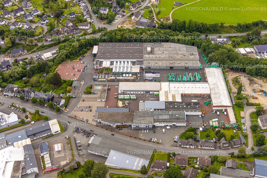 BadBerleburg240710269 | Luftbild, Gewerbegebiet und Einkaufszentrum mit Hagebaumarkt, Sählingstraße, Bad Berleburg, Wittgensteiner Land, Nordrhein-Westfalen, Deutschland