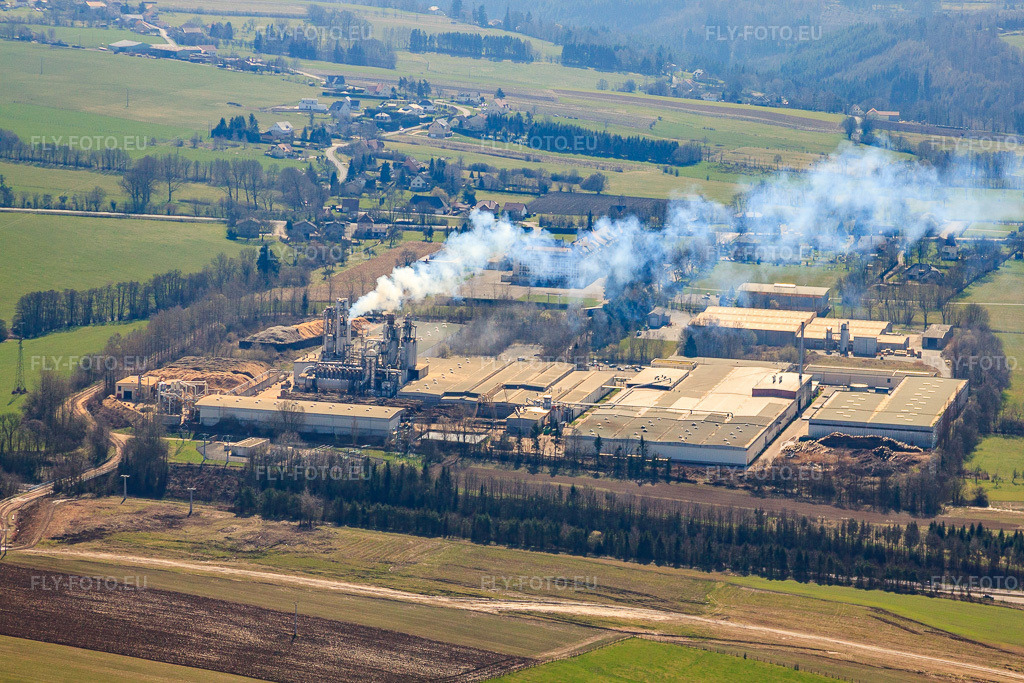 Vue aérienne: Scierie Albert Jung SA à Berling dans le département Moselle, France.Photo: IMG_38523.jpg prise le 20/03/2011 par Werner Riehm/FLY-FOTO.euRésolution de l'original: 4752 x 3168 pxScierie Berling - ALBERT JUNG
