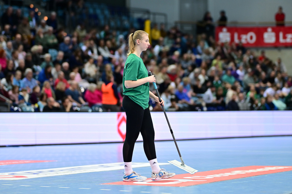 Handball I Frauen I Saison 2024-2025 I 1. HBF I 12. Spieltag I VfL Oldenburg - TuS Metzingen | Der Sportfotograf. - Realisiert mit Pictrs.com