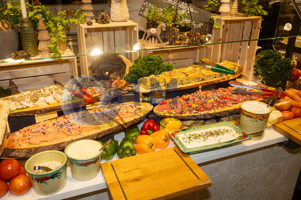 TP-20241213-0210 | VILLACH,AUSTRIA,10.DEC.24 - ICE HOCKEY - ICE Hockey League, Villacher SV vs EC Red Bull Salzburg. Image shows Photo: GEPA pictures/ Matthias Trinkl