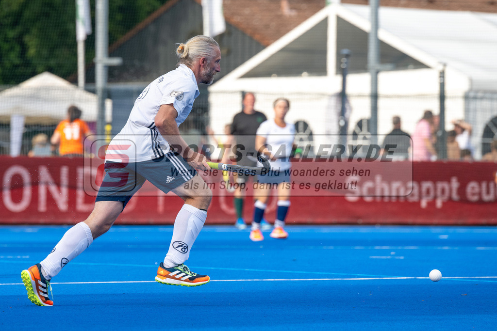 SFE_20240817_0214 | Krefeld, Deutschland, 17.08.2024:  European Cup for Recreational Hockey Players im KTHC Stadion Rot-Weiss Köln Tennis and Hockey Club am 17.08.2024 in Krefeld, Deutschland. (Foto von Stephan Fehrmann)Krefeld, Germany, 17.08.2024: European Cup for Recreational Hockey Players in KTHC Stadion Rot-Weiss Köln Tennis and Hockey Club at 17.08.2024 in Krefeld, Deutschland. (Foto from Stephan Fehrmann)