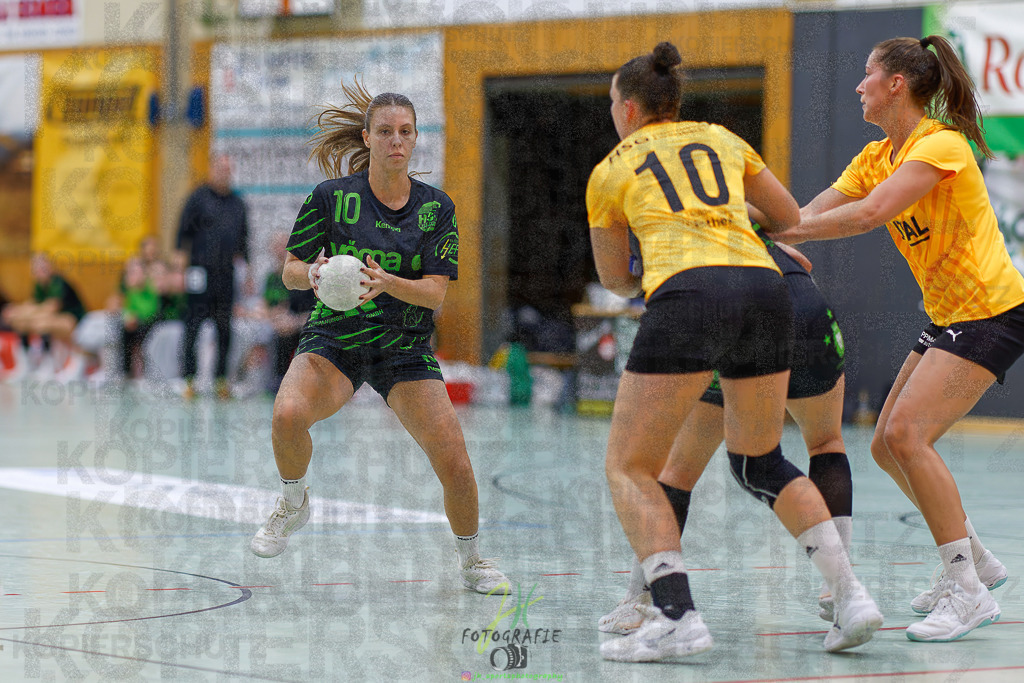 Frauen Oberliga Mitte (HHV); HSG Kleenheim/Langgöns II - HSG Eibelshausen/Ewersbach | Frauen Oberliga Mitte (HHV); HSG Kleenheim/Langgöns II - HSG Eibelshausen/Ewersbach am 01.11.2025 in Oberkleen (Weidig-Halle)Photo © 2025 - Jörg Heinrich - Realisiert mit Pictrs.com