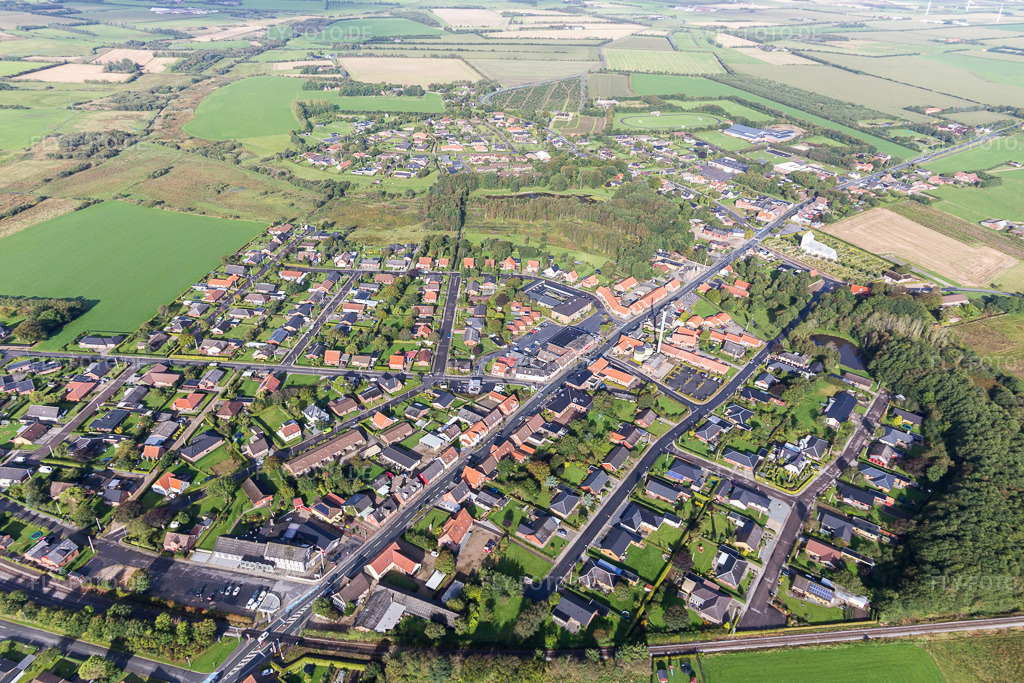 Luftbild: Ortsansicht in Outrup im Bundesland Syddanmark in Dänemark. Foto: IMG_103473.jpg vom 16.09.2017 durch Werner Riehm/FLY-FOTO.de
