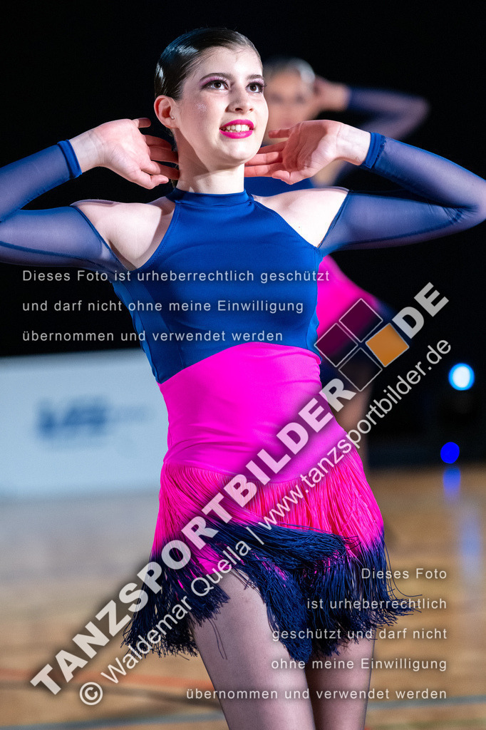 20250503-00526 | Hier finden Sie Tanz Bilder vom Latein und Standard Formationen tanzen. Sportbilder vom Tanzsport. Schöne Fotos und von Weltmeisterschaft, Europameisterschaft, Bundesliga, Regionalliga, Oberliga und Landesliga sowie von GOC Stuttgart, DanceComp, WM Bremen