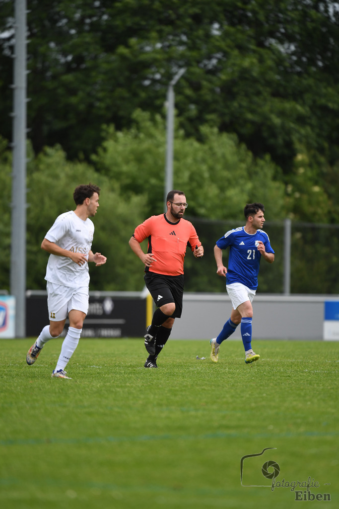 1. FC Nordenham-SV GOTANO | Kreispokal Finale Jade-Weser-Hunte 1. Mannschaften; 1.FC Nordenham (weiß)-SV GOTANO (blau) am 15.06.2025 in Rastede (Sportanlage Köttersweg), Photo: Philip Eiben 2025 - Realisiert mit Pictrs.com