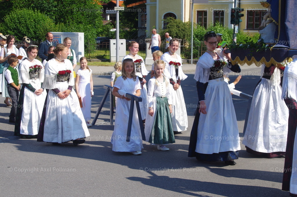 IMGP3303 | fotografiert von Axel PollmannLeonhardi Wallfahrt Benediktbeuern und Murnau, Fronleichnam, Fasching, Landschaft im Loisachtal und Benediktbeuern  - Realisiert mit Pictrs.com