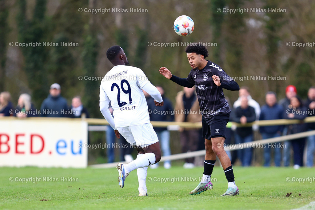 NH_TuSDassendorf_ETSVHamburg_OberligaHamburg_02042026 | #29 Michael Kobert (TuS Dassendorf), #3 Eugenio Lopes (ETSV Hamburg)Fußball I Herren I Gamesright Oberliga Hamburg I Saison 2025-2026  I 18. Spieltag I TuS Dassendorf - ETSV Hamburg I 02.04.2026 I Sportplatz Wendelweg