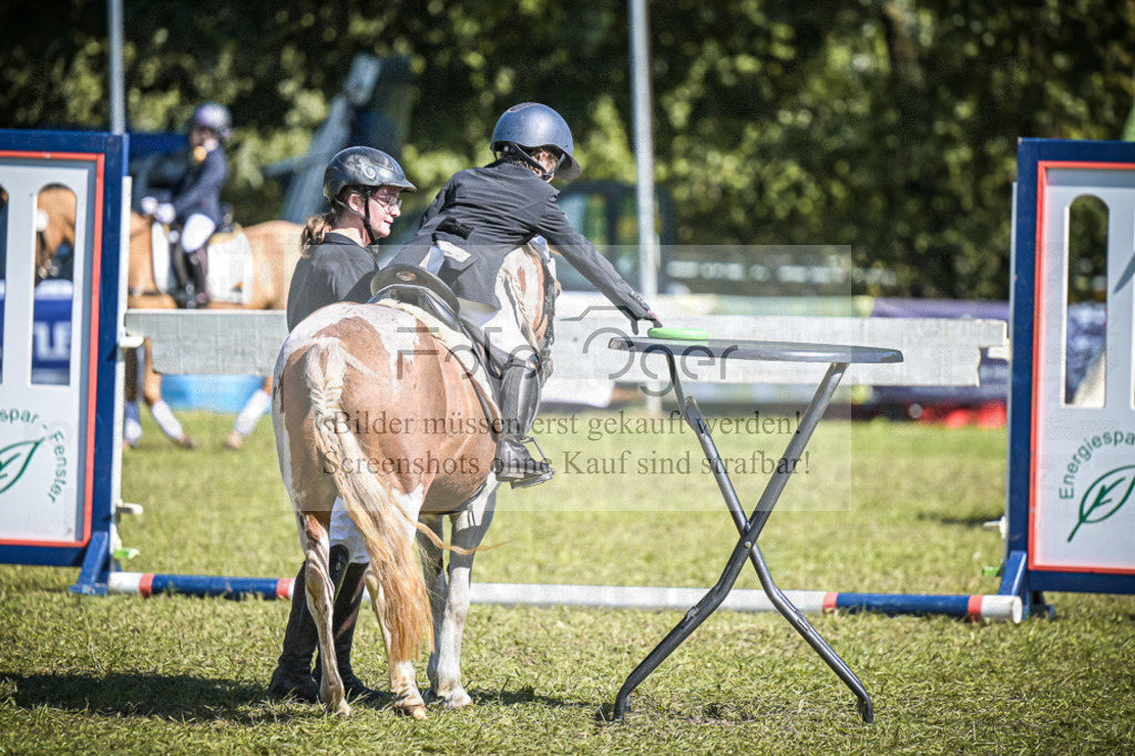 DOS_0358 | Entdecke hochwertige Reitturnierfotos von Foto Oger. Professionell, emotional und authentisch – jetzt Lieblingsmomente im Shop bestellen.Deutschlandweite Turnierfotografie. - Realisiert mit Pictrs.com