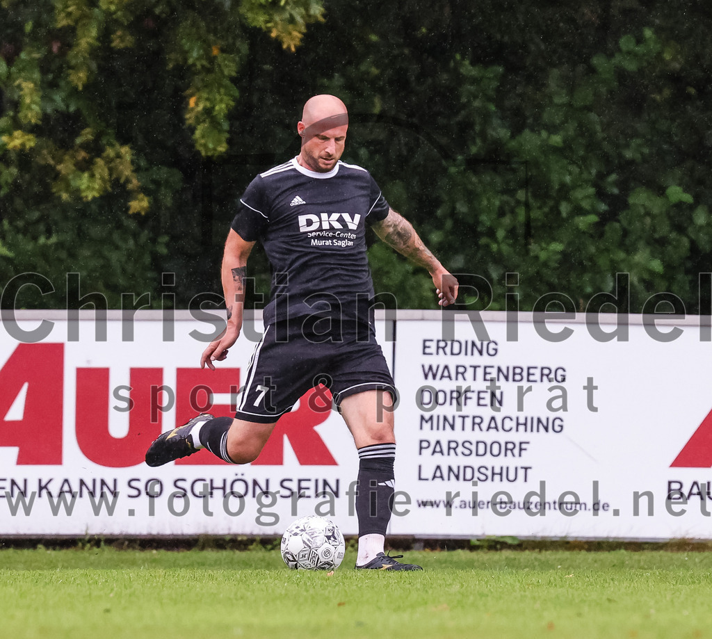 2023-08-27_049_TSV_Steinhoering_gegen_FC_Ebersberg | Steinhöring, Deutschland, 27.08.2023:
Fußball, Kreisklasse 2023 / 2024, 2. Spieltag, TSV Steinhöring gegen FC Ebersberg, Endergebnis: 2:0

Thomas Rotherbl (TSV Steinhöring, #7)

Foto: Christian Riedel / fotografie-riedel.net