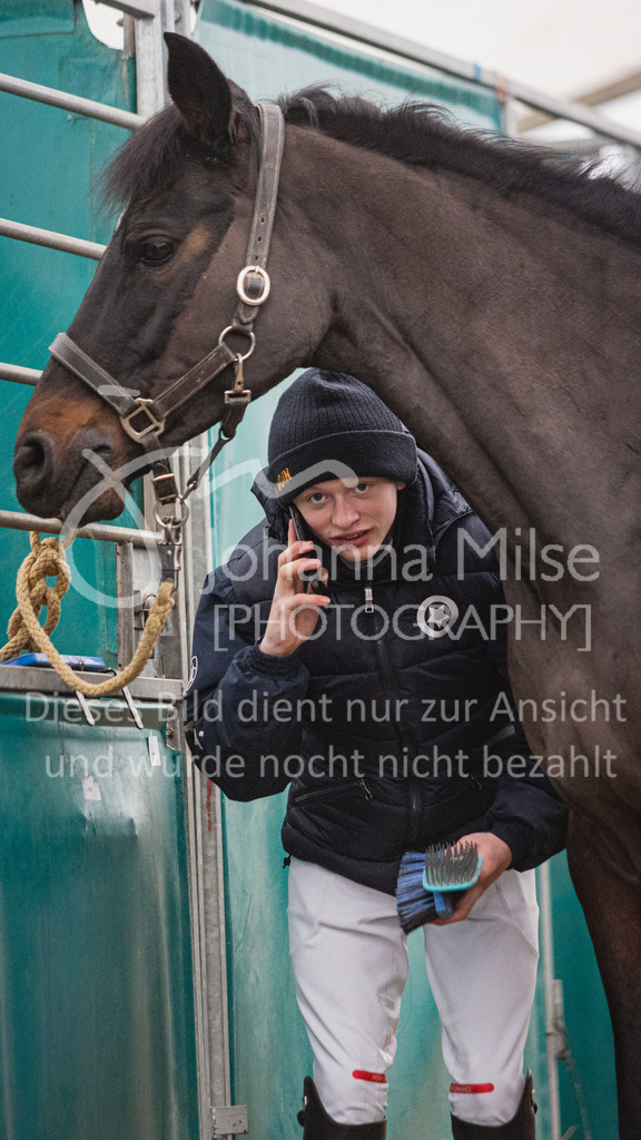 221127_Winterfestival_L-Spr_HPTTY-205 | Deine schönsten Turniermomente als professionelle Fotos! Entdecke hochwertige Pferdesport-Fotografie im Online-Shop. Jetzt Fotos finden & bestellen!
