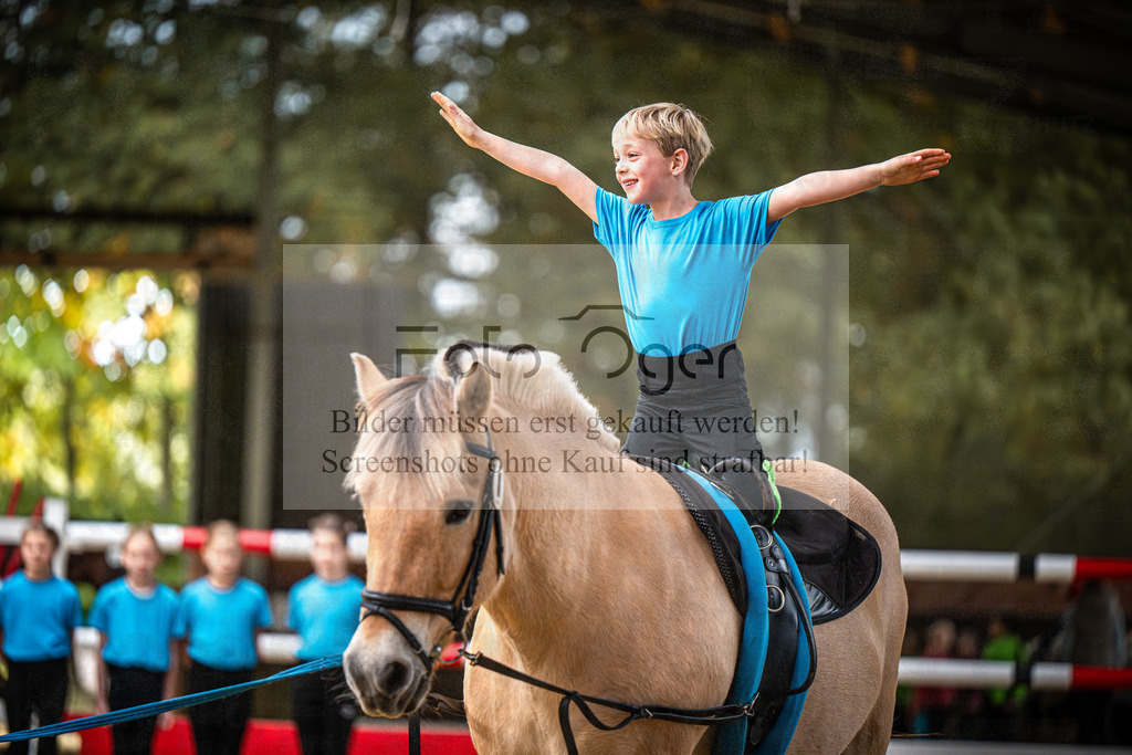 DOS_0064 | Entdecke hochwertige Reitturnierfotos von Foto Oger. Professionell, emotional und authentisch – jetzt Lieblingsmomente im Shop bestellen.Deutschlandweite Turnierfotografie. - Realisiert mit Pictrs.com