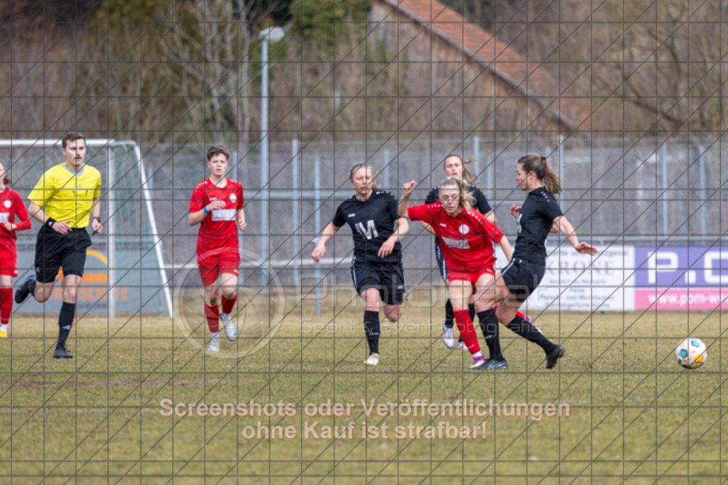 20250223_130923_0038 | #,1.FC Donzdorf (rot) vs. TSV Tettnang (schwarz), Fussball, Frauen-WFV-Pokal Achtelfinale, Saison 2024/2025, Rasenplatz Lautertal Stadion, Süßener Straße 16, 73072 Donzdorf, 23.02.2025 - 13:00 Uhr,Foto: PhotoPeet-Sportfotografie/Peter Harich