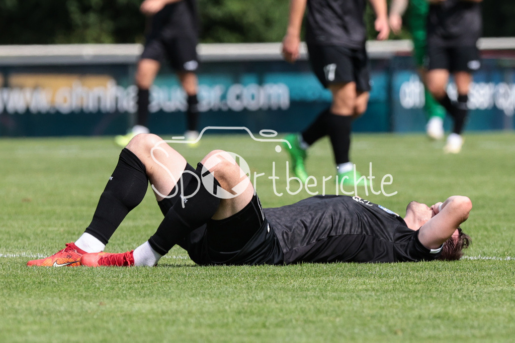 TSV 1861 Nördlingen - FC Pipinsried | Nico KARGER (FCP #30) liegt angeschlagen auf dem Rasen