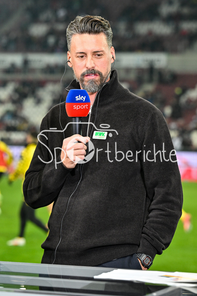 FC Augsburg - Borussia Dortmund | AUGSBURG, GERMANY - OCTOBER 31: Sandro WAGNER headcoach FC Augsburg, interview, sky, happy, before the bundesliga match between FC Augsburg vs. Borussia Dortmund on matchday 9 at WWK Arena on October 31, 2025 in Augsburg, Germany / DFL REGULATIONS PROHIBIT ANY USE OF PHOTOGRAPHS AS IMAGE SEQUENCES AND/OR QUASI-VIDEO