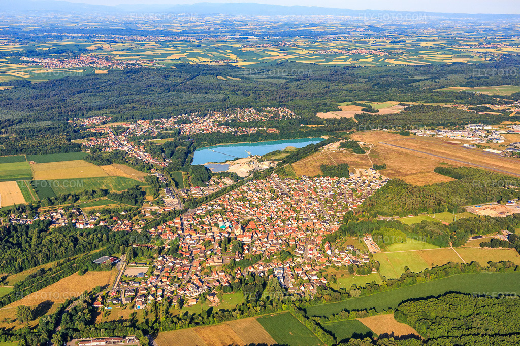 Aerial view: Kaltenhouse in the district Ceinture Forêt Nord in Hagenau in the state Bas-Rhin, France.Photo: IMG_082932.jpg taken on 06/26/2015 by Werner Riehm/FLY-FOTO.comResolution of the original: 5472 x 3648 px