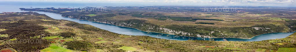 Luftbild: Panorama in Rovinj im Bundesland Gespanschaft Istrien in Kroatien. Foto: IMG_106016-Pano.jpg vom 13.04.2018 durch Werner Riehm/FLY-FOTO.de – Auflösung des Originals: 13891 x 2438 px