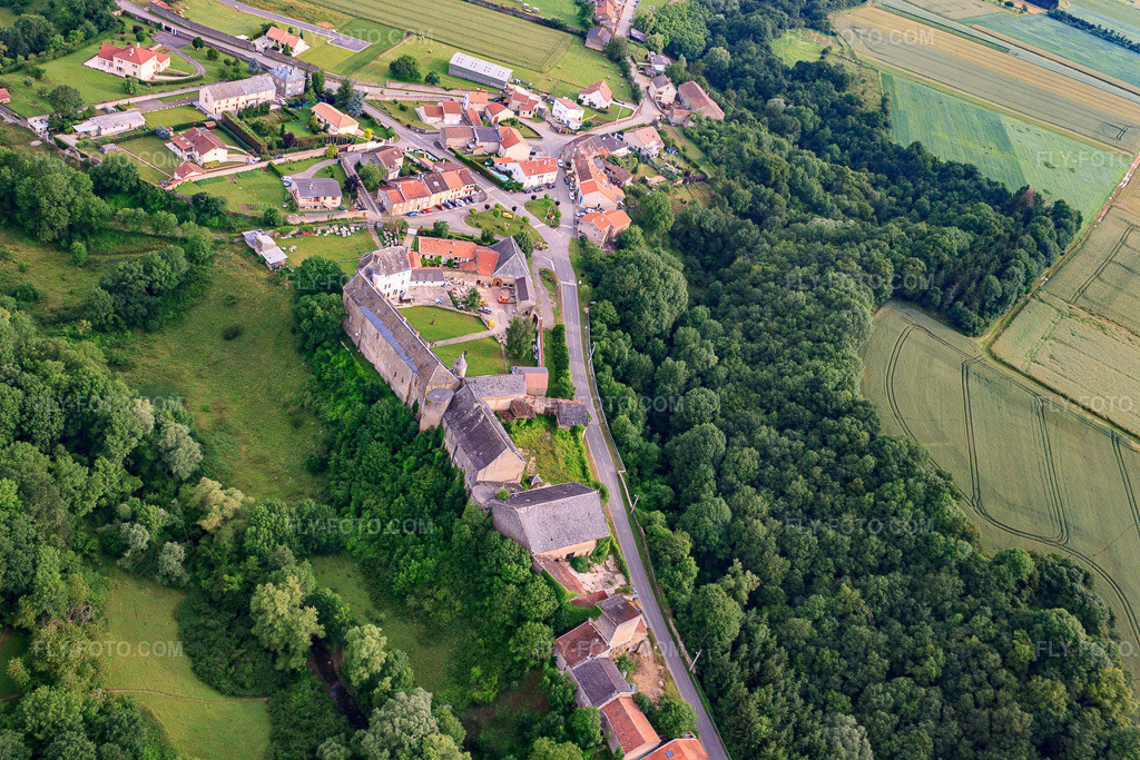 Aerial view: Château de Roussy le bourg in Roussy-le-Village in the state Moselle, France.Photo: IMG_50638.jpg taken on 06/24/2012 by Werner Riehm/FLY-FOTO.comResolution of the original: 4752 x 3168 px