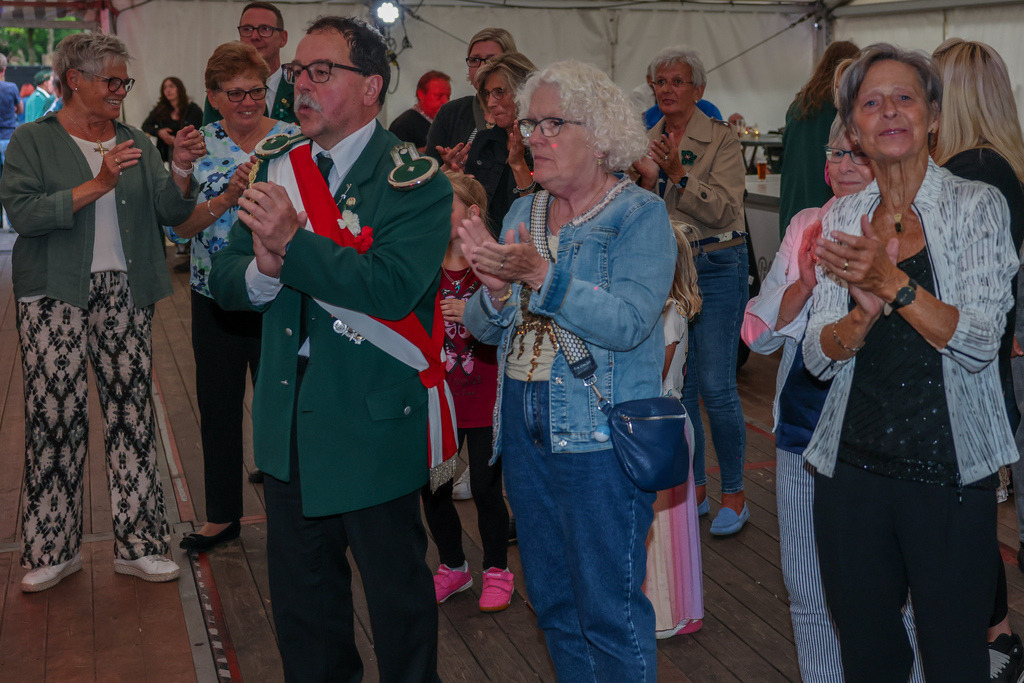 top-top.de-250601-131 | Foto, Video, Fotografie, Videografie, Fotobox, DJ, Discjockey, Musik, Musikbox, Veranstaltung, Photobooth, Amazon, Ebay, Buchtipp, Bestseller, Autor, Verlag, Buch, Wesel, Hamminkeln, NRW, Dinslaken, Rees, Drohne, Hochzeit, Party, Fotobox, Wesel, Fotograf