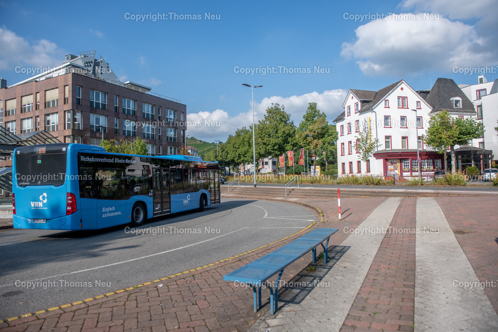 DSC_6521 | Der Bahnhof Bensheim ist ein wichtiger Verkehrsknotenpunkt an der Hessischen Bergstraße. Die Bilder zeigen Gleisanlagen, Bahnsteige, Züge und die Architektur des Bahnhofs im Wandel der Zeit. Fotografien aus dem Alltag des Bahnverkehrs und dem Stadtbild von Bensheim.