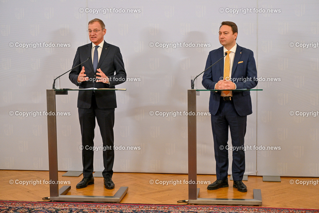 Pressekonferenz Land Ooe_ Praesentation Landeshaushalt 2024_ 07.11.2023-20 | 07.11.2023, Landhaus Linz, AUT, Pressekonferenz Land Ooe, Praesentation Landeshaushalt 2024 - Menschen entlasten. Wirtschaft foerdern, im Bild LH Thomas Stelzer (VP), LH-Stv. Manfred Haimbuchner (FP)