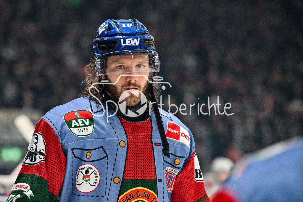 Augsburger Panther - Nürnberg Ice Tigers | AUGSBURG, GERMANY - 23. DECEMBER: im Bild Anthony LOUIS (Augsburger Panther 18) vor dem Match zwischen den Augsburger Panthern und den Nürnberg Ice Tigers am 31. Spieltag der Penny DEL im Curt Frenzel Stadion
